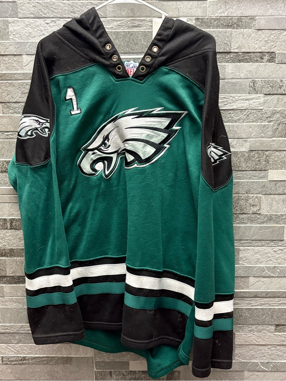 Philadelphia Eagles Men’s Green and Black Pullover Hockey-Style Sweatshirt